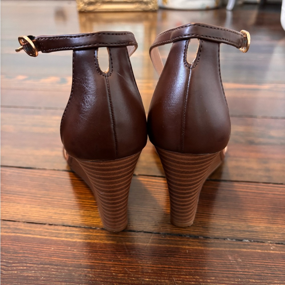 Kelly & Katie Brown Wedge Sandals - Picture 4 of 6